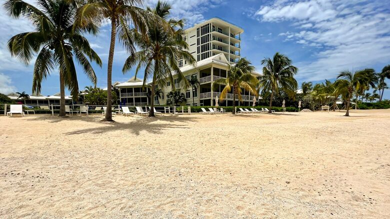 Beachfront Paradise at Crescent Point - seven mile beach, Cayman Islands