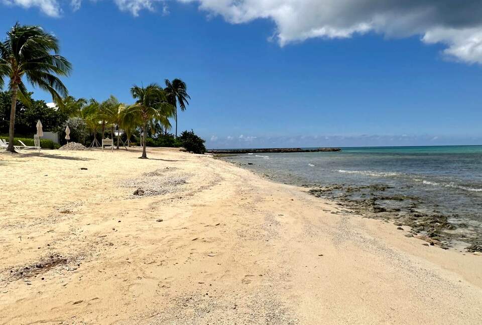 Beachfront Paradise at Crescent Point - seven mile beach, Cayman Islands