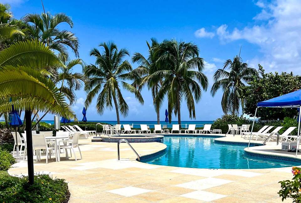 Beachfront Paradise at Crescent Point - seven mile beach, Cayman Islands