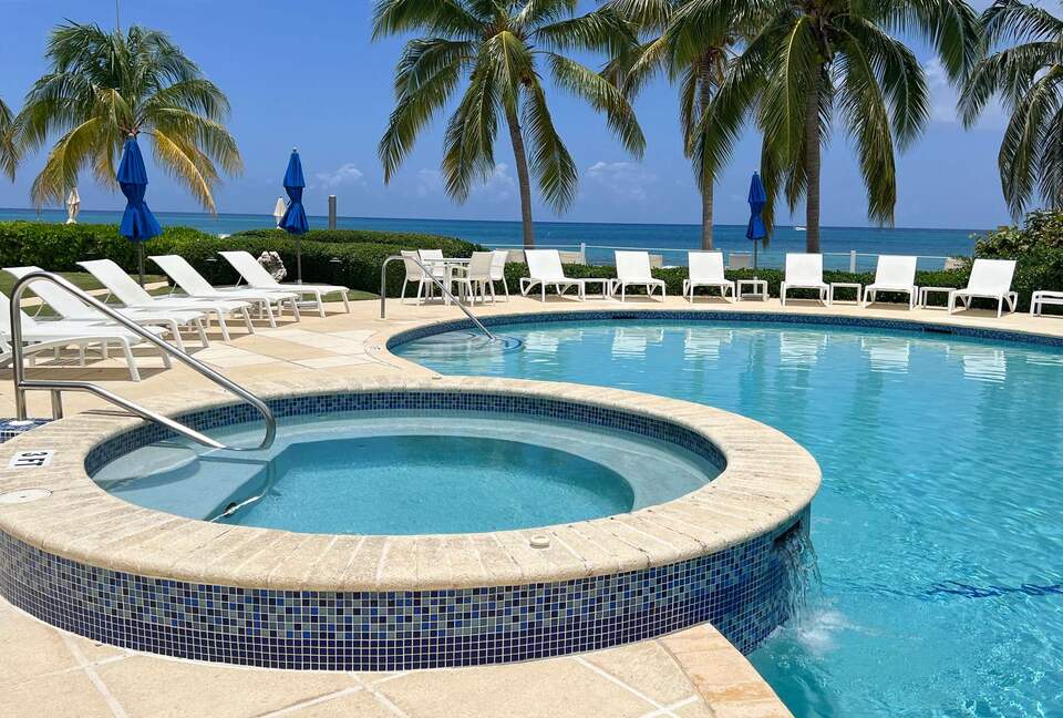 Beachfront Paradise at Crescent Point - seven mile beach, Cayman Islands