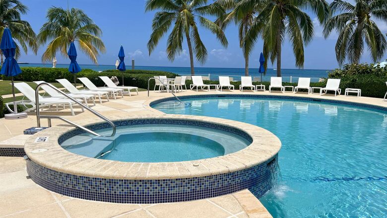 Beachfront Paradise at Crescent Point - seven mile beach, Cayman Islands