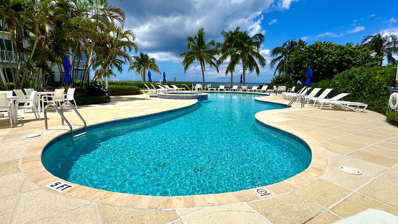 Beachfront Paradise at Crescent Point - seven mile beach, Cayman Islands