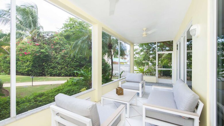 Beachfront Paradise at Crescent Point - seven mile beach, Cayman Islands