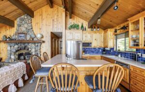 Homewood Hideaway | Steps from Lake Tahoe - Homewood, United States