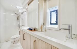 Standard aft master bathroom