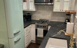 Fully equipped kitchen with all appliances provided