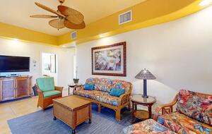 Kahalu'u Beach Condo with Infinity Pool & Spa - Kailua Kona, Hawaii