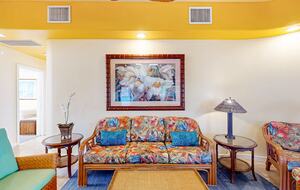 Kahalu'u Beach Condo with Infinity Pool & Spa - Kailua Kona, Hawaii