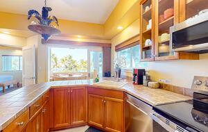 Kahalu'u Beach Condo with Infinity Pool & Spa - Kailua Kona, Hawaii