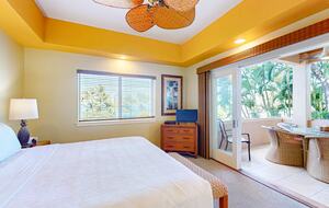 Kahalu'u Beach Condo with Infinity Pool & Spa - Kailua Kona, Hawaii