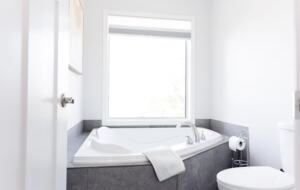 Newly Built Lakefront Cabin - Ninette, Canada