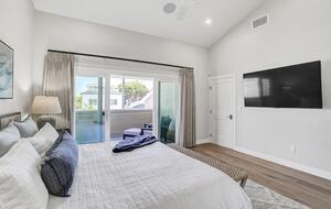 Contemporary Beachside Haven in the Heart of Newport Beach - Newport Beach, California