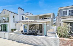 Contemporary Beachside Haven in the Heart of Newport Beach - Newport Beach, California