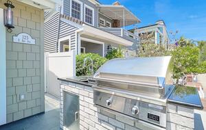 Contemporary Beachside Haven in the Heart of Newport Beach - Newport Beach, California