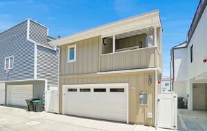 Contemporary Beachside Haven in the Heart of Newport Beach - Newport Beach, California