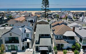 Contemporary Beachside Haven in the Heart of Newport Beach - Newport Beach, California