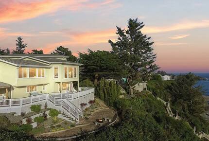 Rocky Waves Ocean Front Luxury Retreat - Brookings, Oregon