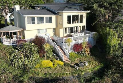Rocky Waves Ocean Front Luxury Retreat - Brookings, Oregon