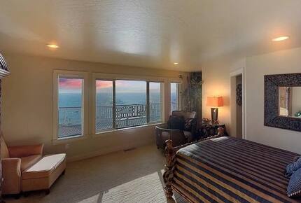 Rocky Waves Ocean Front Luxury Retreat - Brookings, Oregon