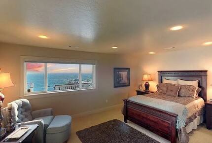 Rocky Waves Ocean Front Luxury Retreat - Brookings, Oregon