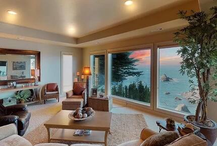 Rocky Waves Ocean Front Luxury Retreat - Brookings, Oregon