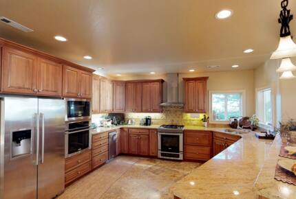 Rocky Waves Ocean Front Luxury Retreat - Brookings, Oregon