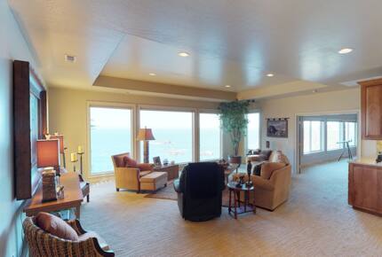 Rocky Waves Ocean Front Luxury Retreat - Brookings, Oregon