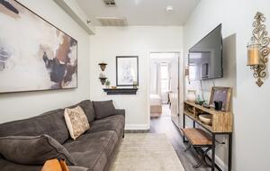 Charming Hideaway | 15 Minutes to NYC - Union City, New Jersey