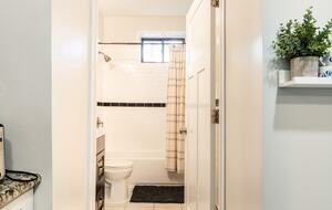 Charming Hideaway | 15 Minutes to NYC - Union City, New Jersey