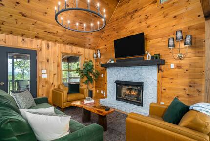 Blue Ridge Vista with Long-Range Mountain Views - Blue Ridge, Georgia