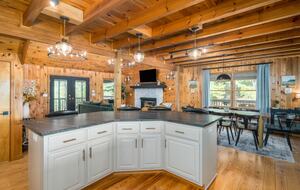 Blue Ridge Vista with Long-Range Mountain Views - Blue Ridge, Georgia