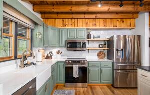 Blue Ridge Vista with Long-Range Mountain Views - Blue Ridge, Georgia