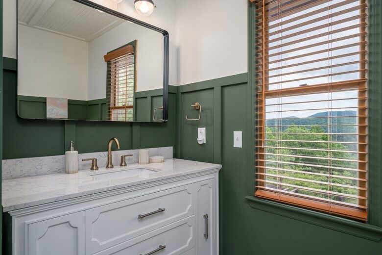 Blue Ridge Vista with Long-Range Mountain Views - Blue Ridge, Georgia