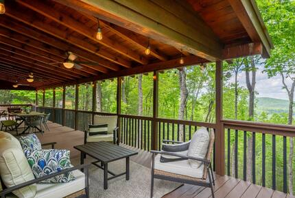 Blue Ridge Vista with Long-Range Mountain Views - Blue Ridge, Georgia