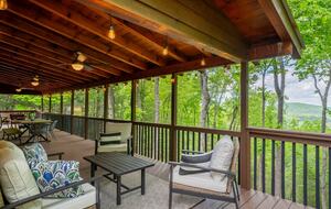 Blue Ridge Vista with Long-Range Mountain Views - Blue Ridge, Georgia