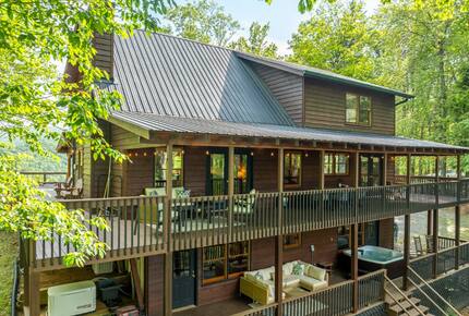 Blue Ridge Vista with Long-Range Mountain Views - Blue Ridge, Georgia