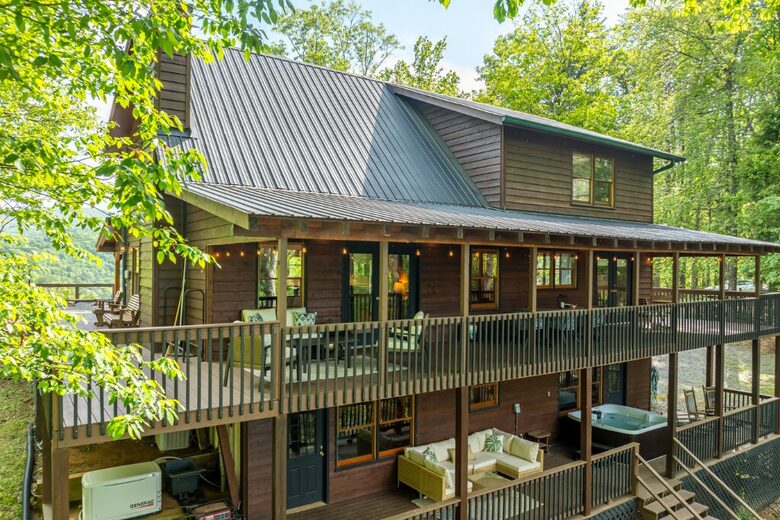Blue Ridge Vista with Long-Range Mountain Views - Blue Ridge, Georgia