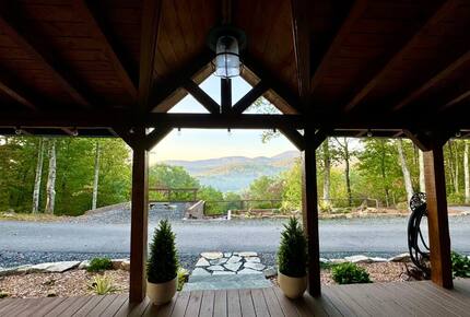 Blue Ridge Vista with Long-Range Mountain Views - Blue Ridge, Georgia