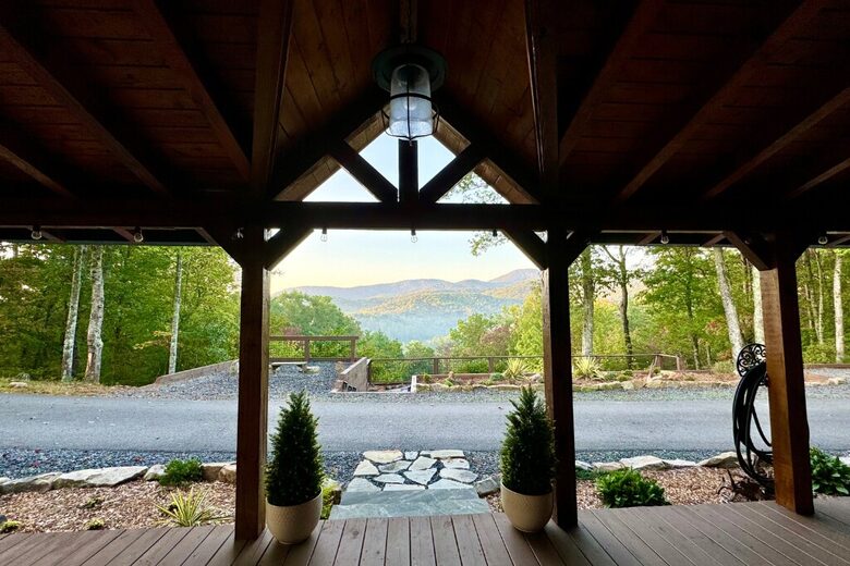 Blue Ridge Vista with Long-Range Mountain Views - Blue Ridge, Georgia