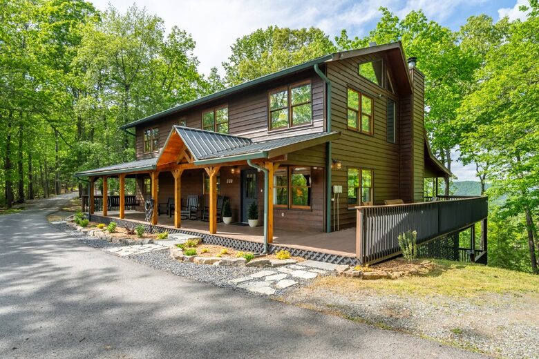Blue Ridge Vista with Long-Range Mountain Views - Blue Ridge, Georgia