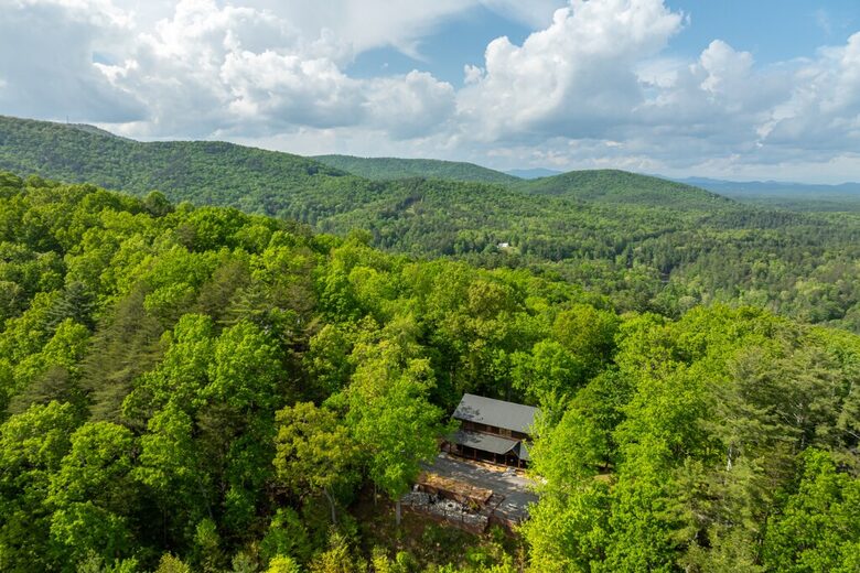 Blue Ridge Vista with Long-Range Mountain Views - Blue Ridge, Georgia