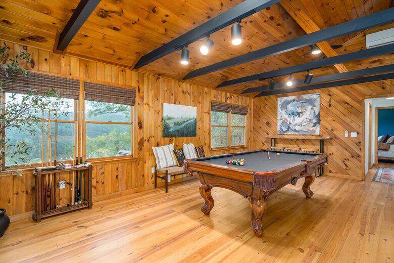 Blue Ridge Vista with Long-Range Mountain Views - Blue Ridge, Georgia