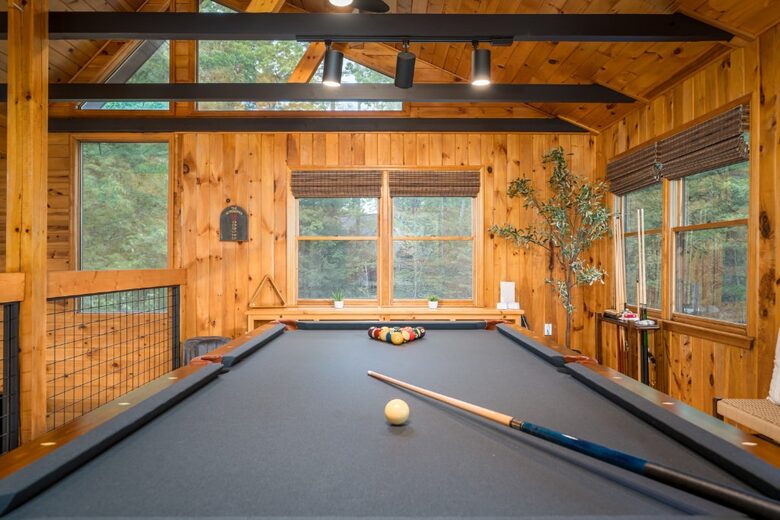 Blue Ridge Vista with Long-Range Mountain Views - Blue Ridge, Georgia