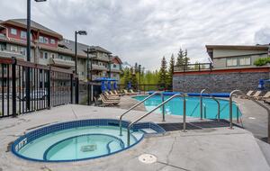 Cozy Mountain Escape in the Heart of Canmore - Canmore, Canada