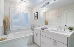 Executive Suburban Townhouse - Etobicoke, Canada