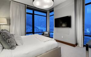 Snowmass Escape: Stylish 3-Bedroom with Stunning Mountain Views - Snowmass Village, Colorado