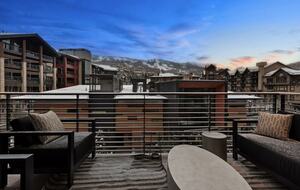 Snowmass Escape: Stylish 3-Bedroom with Stunning Mountain Views - Snowmass Village, Colorado