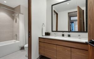 Snowmass Escape: Stylish 3-Bedroom with Stunning Mountain Views - Snowmass Village, Colorado