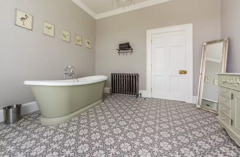 Kinsale Jewel - Kinsale, Ireland