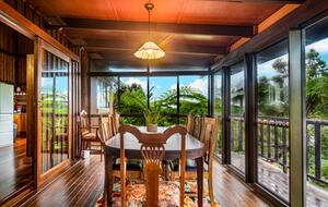 Treetops Sanctuary | Luxury Treehouse - Jaggan, Australia